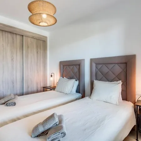 2br Sunny Golf Apt. Tuin Met Golfbaan Uitzicht アパート エステポナ