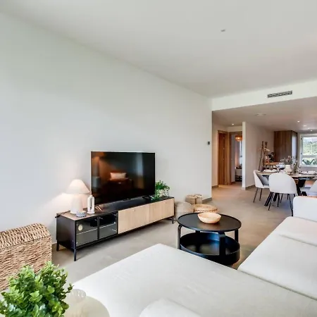 2br Sunny Golf Apt. Tuin Met Golfbaan Uitzicht アパート